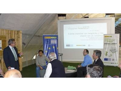 Empresarios de Cáceres conocen las claves para montar un negocio